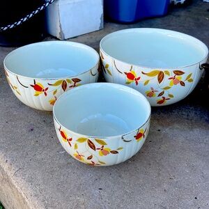Vintage 1940s bowl set. Set of 3. Autumn leaves.